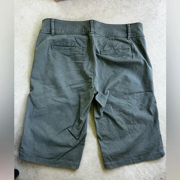 LOFT Bermuda Shorts - Picture 3 of 4